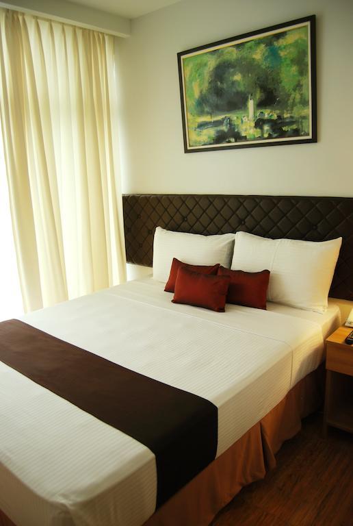 Capitol Central Hotel And Suites Cebu Quarto foto